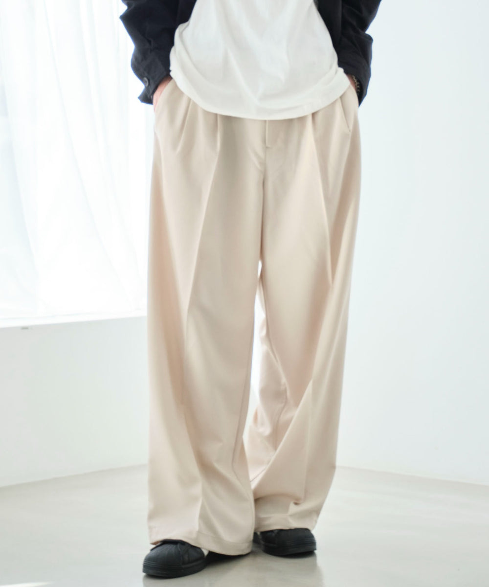 Lベージュ モデル：177cm L着用