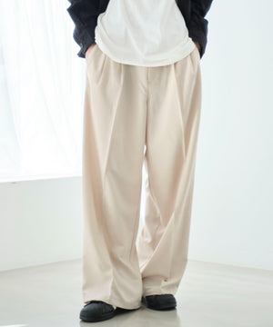 Lベージュ モデル：177cm L着用