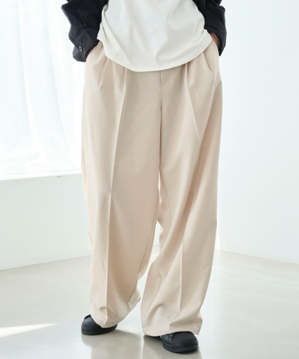 Lベージュ モデル：177cm L着用