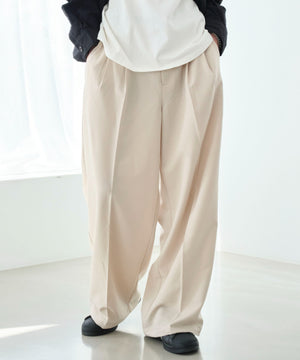 Lベージュ モデル：177cm L着用