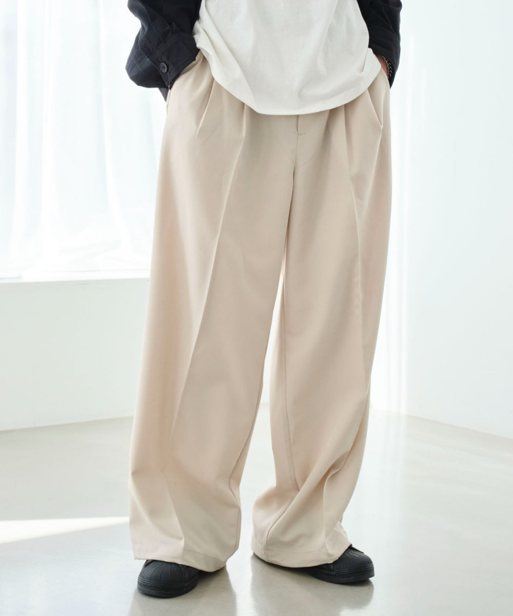 Lベージュ モデル：177cm L着用