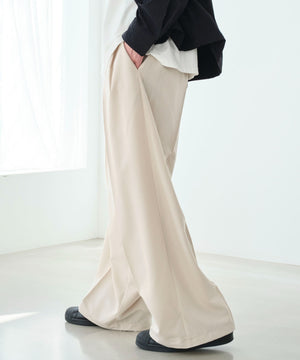 Lベージュ モデル：177cm L着用