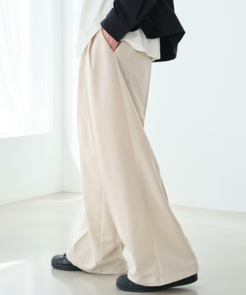 Lベージュ モデル：177cm L着用