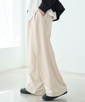 Lベージュ モデル：177cm L着用