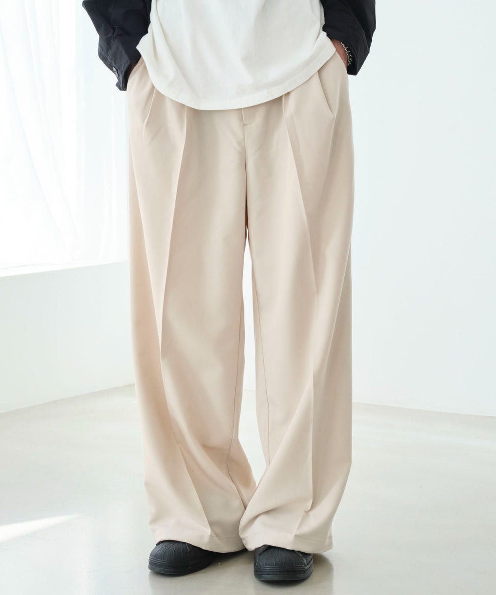 Lベージュ モデル：177cm L着用