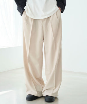 Lベージュ モデル：177cm L着用