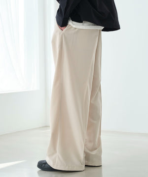 Lベージュ モデル：177cm L着用