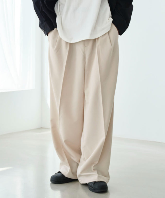 Lベージュ モデル：177cm L着用