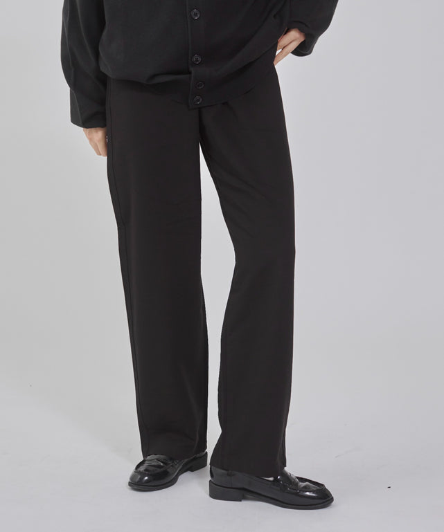 TRイージーストレートパンツ/モデル：162cm 　S着用