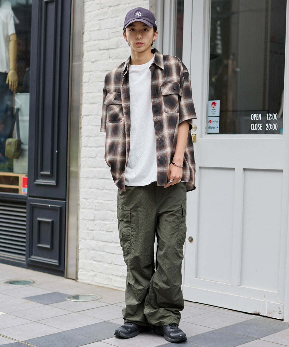 カーキ モデル：178cm L着用