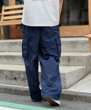 ネイビー モデル：178cm L着用