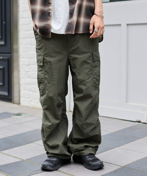 カーキ モデル：178cm L着用