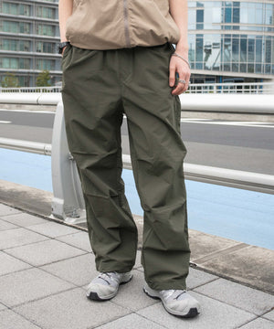 カーキ モデル：180cm L着用