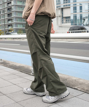 カーキ モデル：180cm L着用