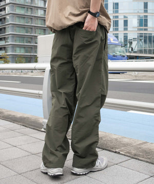 カーキ モデル：180cm L着用