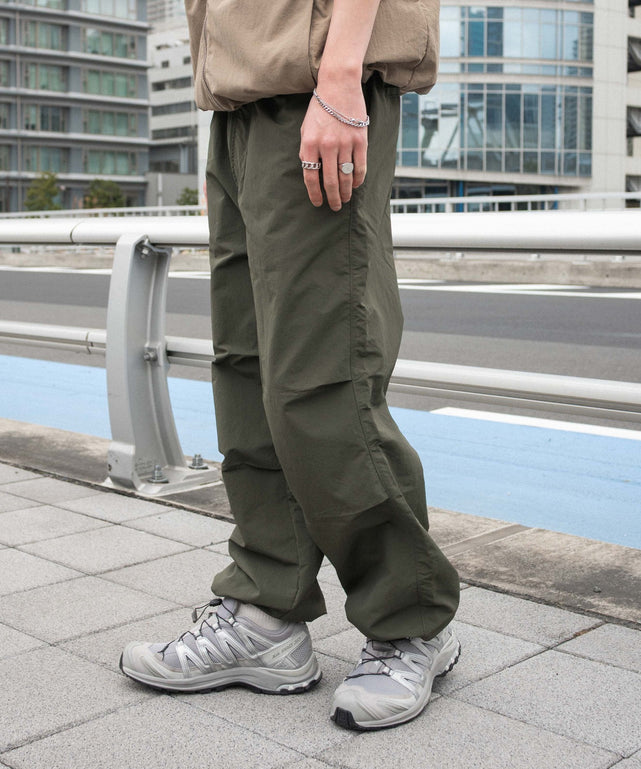 カーキ モデル：180cm L着用