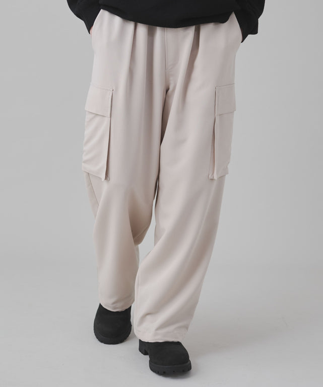 Lベージュ モデル：178cm L着用