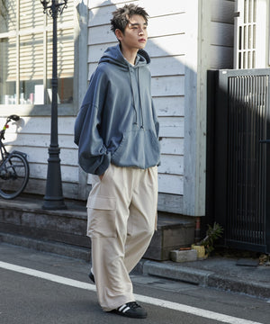 Lベージュ モデル：180cm L着用