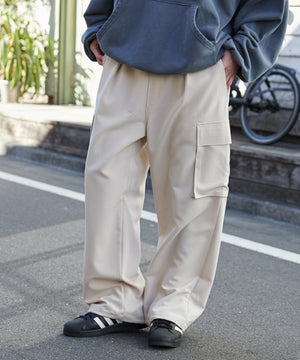 Lベージュ モデル：180cm L着用