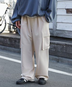 Lベージュ モデル：180cm L着用