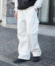 イージーワイドカーゴパンツ/ホワイト モデル：180cm L着用