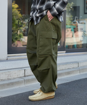 カーキ モデル：180cm L着用