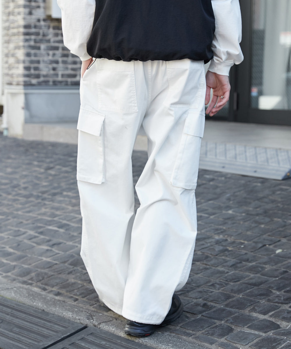 ホワイト モデル：180cm L着用