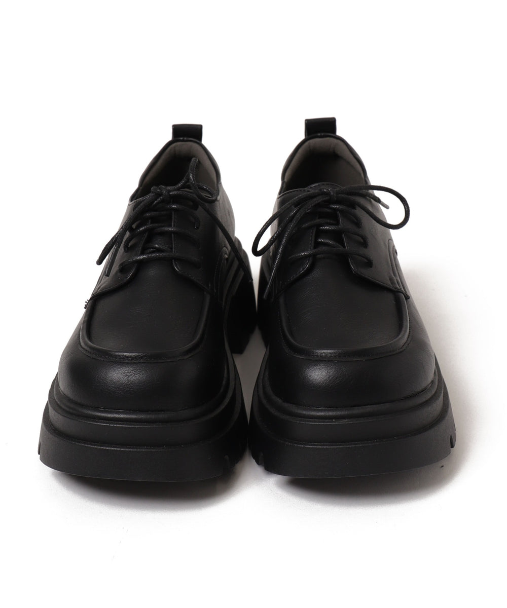 レースアップシューズ