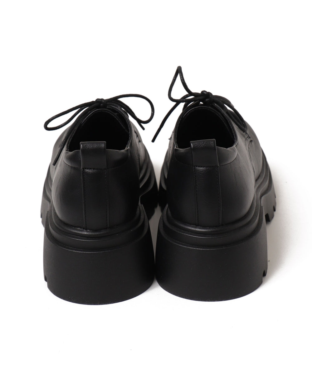 レースアップシューズ