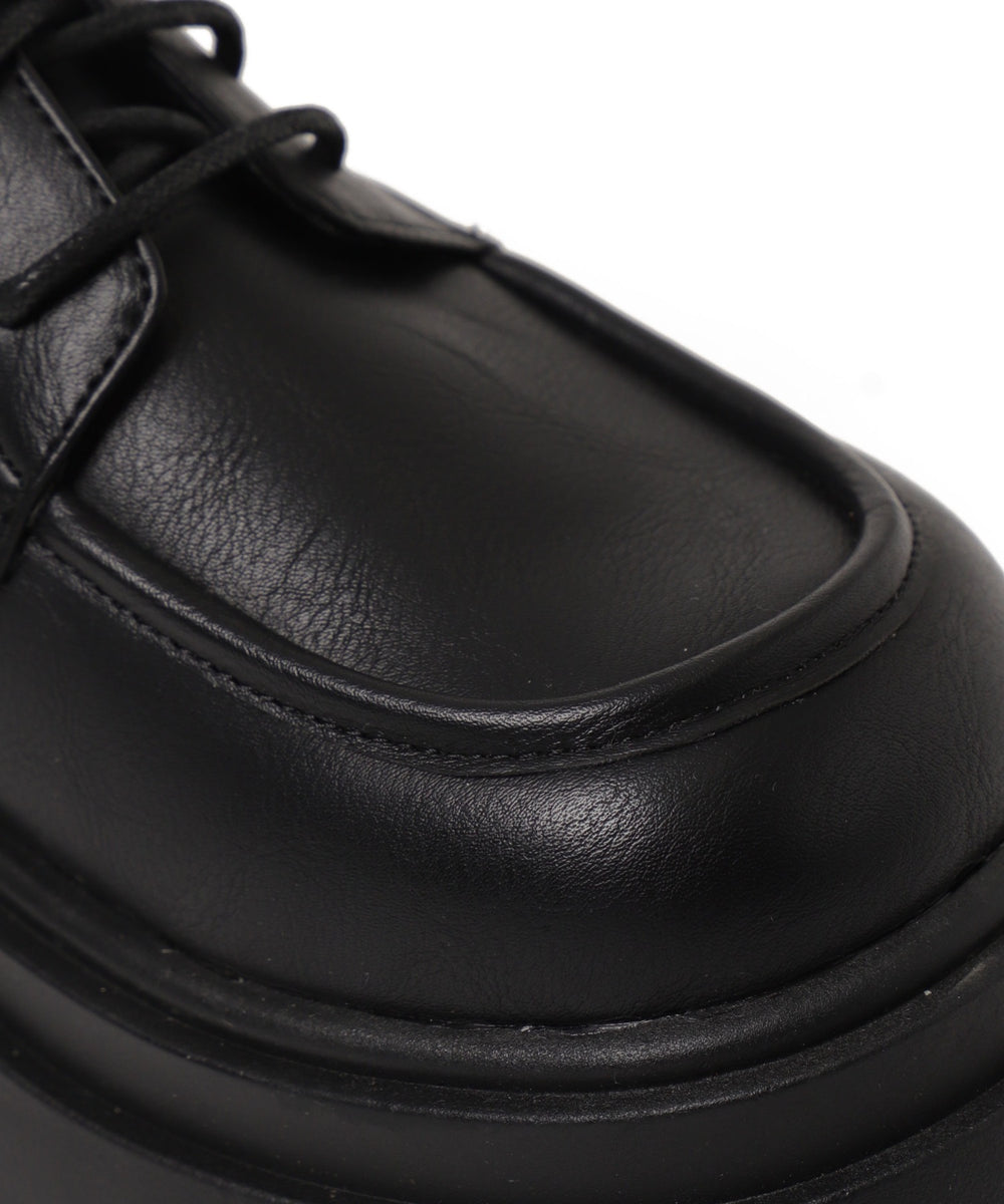 レースアップシューズ