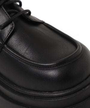 レースアップシューズ