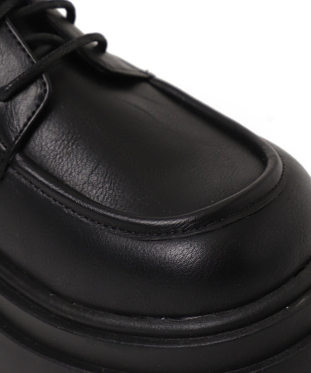 レースアップシューズ