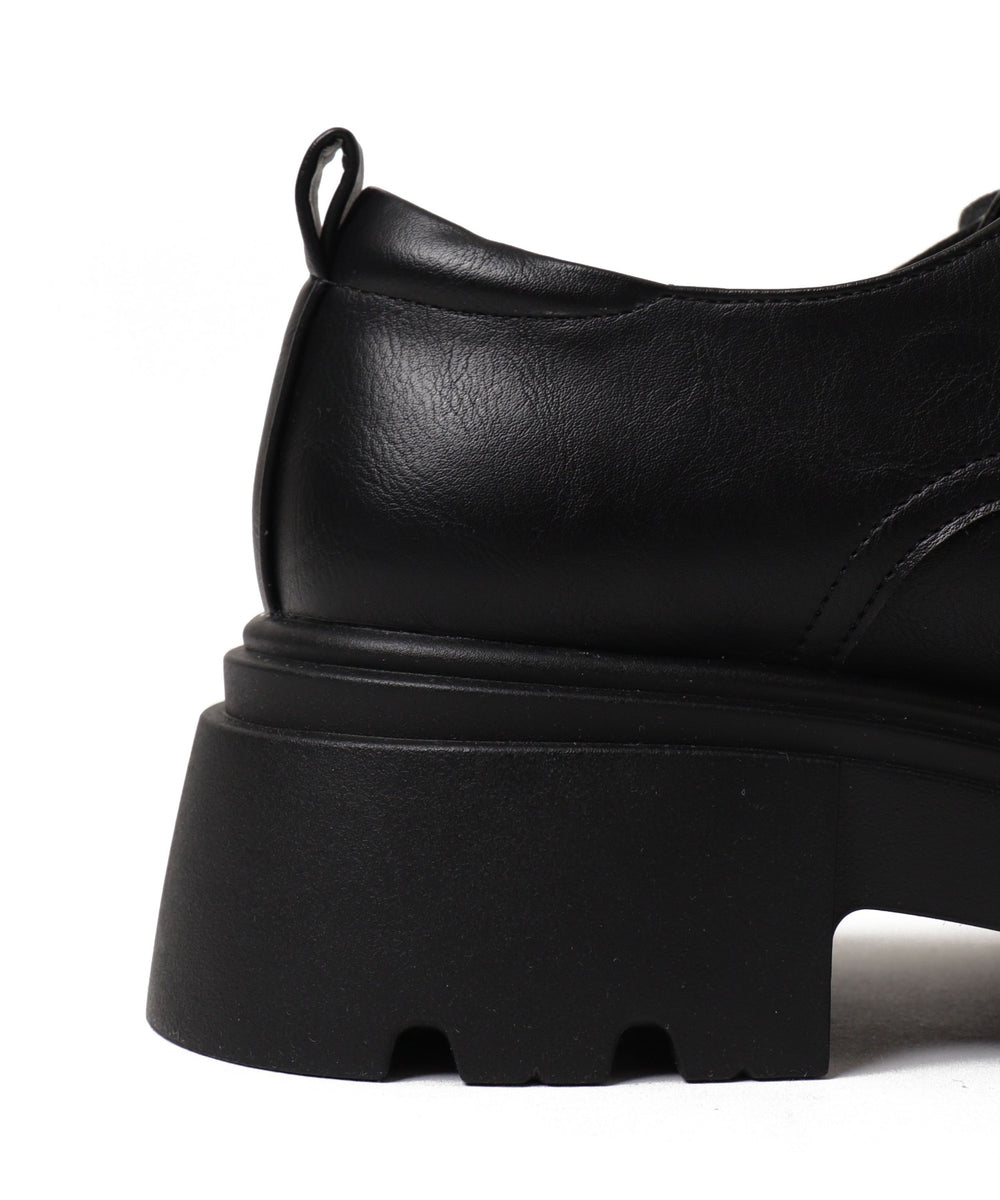 レースアップシューズ