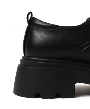 レースアップシューズ