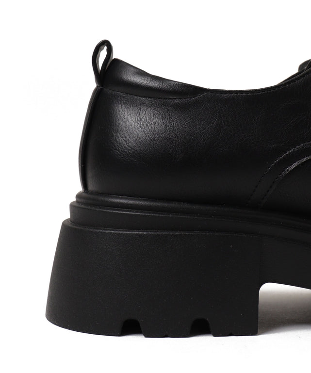 レースアップシューズ