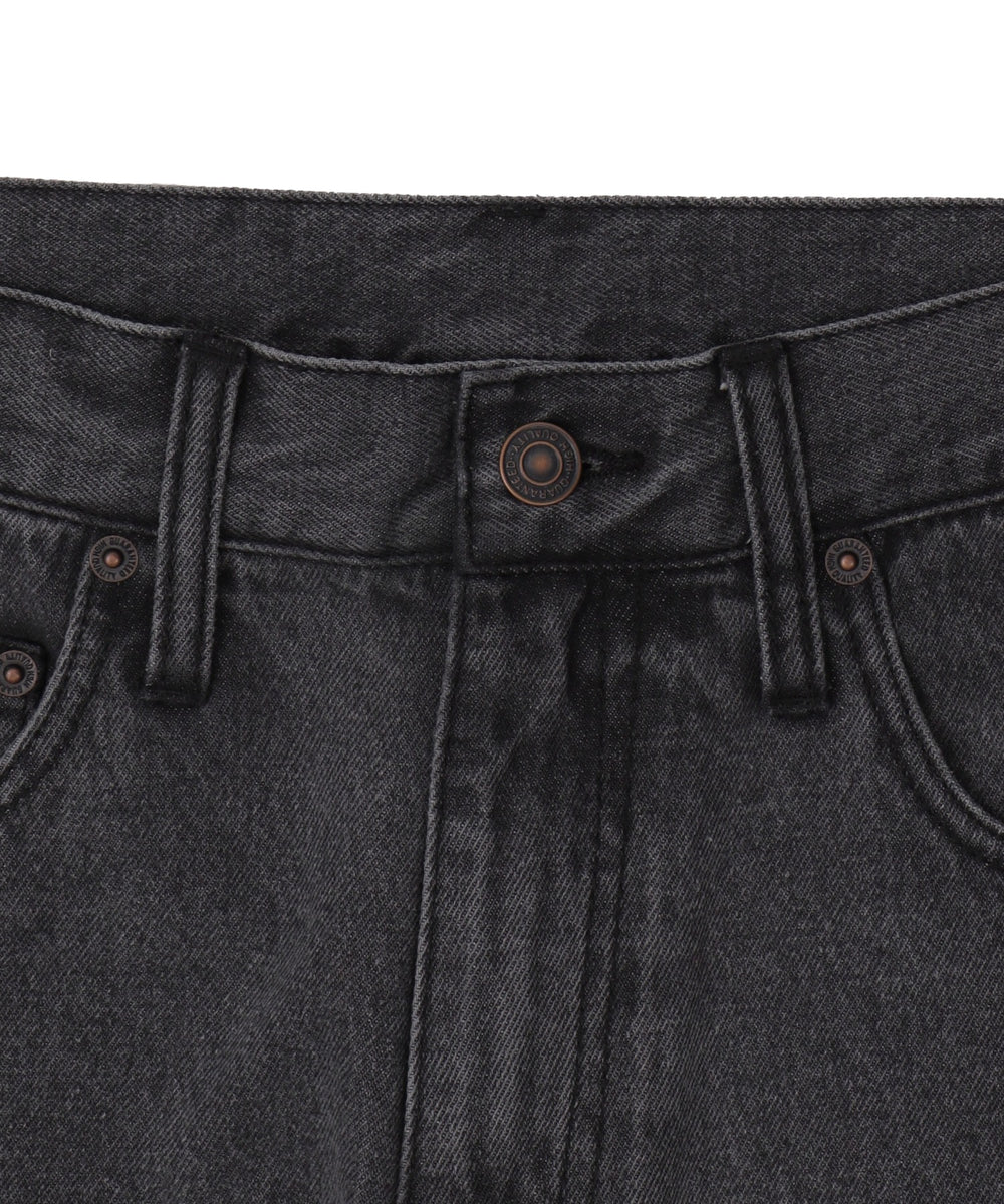 スプレーペイントストレートデニムパンツ