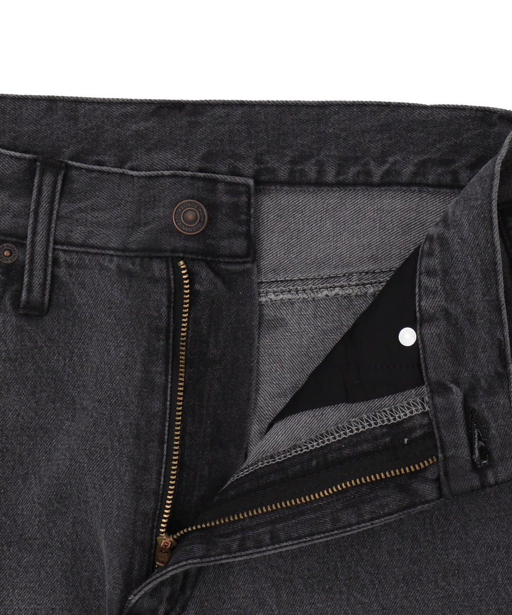 スプレーペイントストレートデニムパンツ