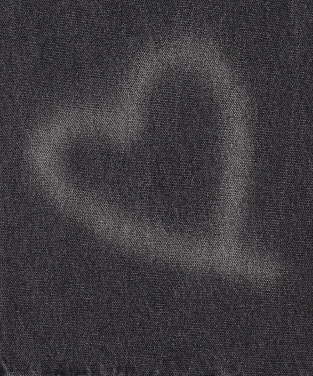 スプレーペイントストレートデニムパンツ