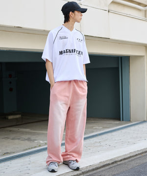 ピンク モデル：178cm L着用