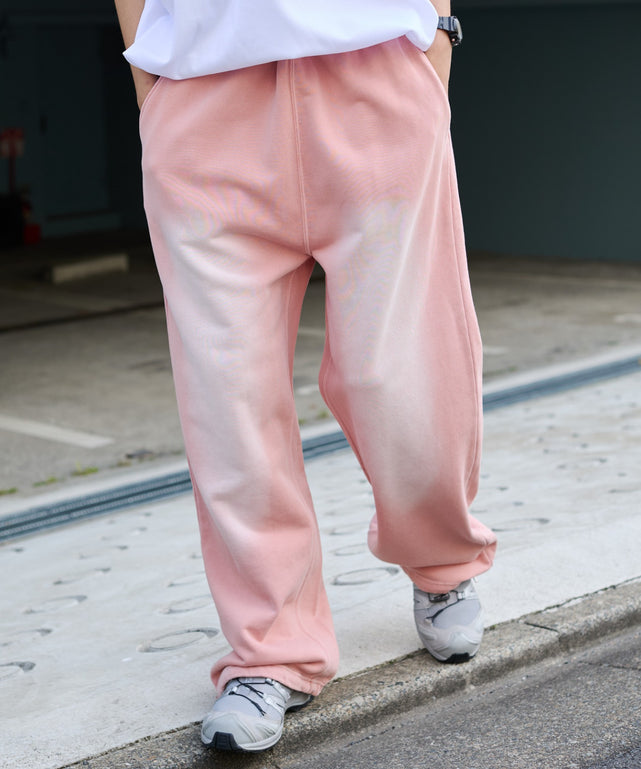 ピンク モデル：178cm L着用