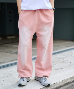 ピンク モデル：178cm L着用