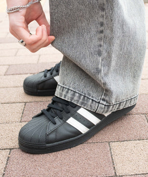 ルーズテーパードデニムパンツ