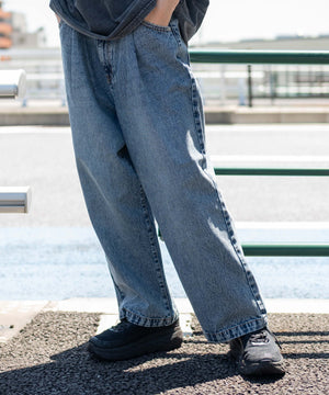 デニム中濃加工 モデル：161cm S着用