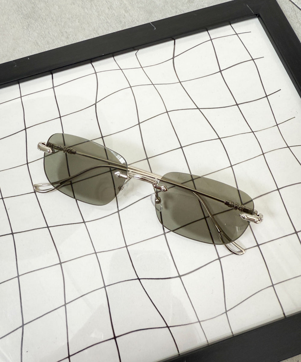 スモークブラック