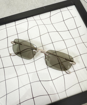 スモークブラック