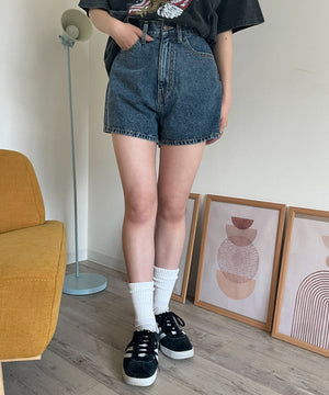 デニム中濃加工 モデル：160cm M着用