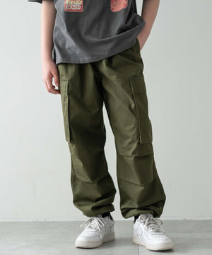 カーキ モデル：156cm M-160着用