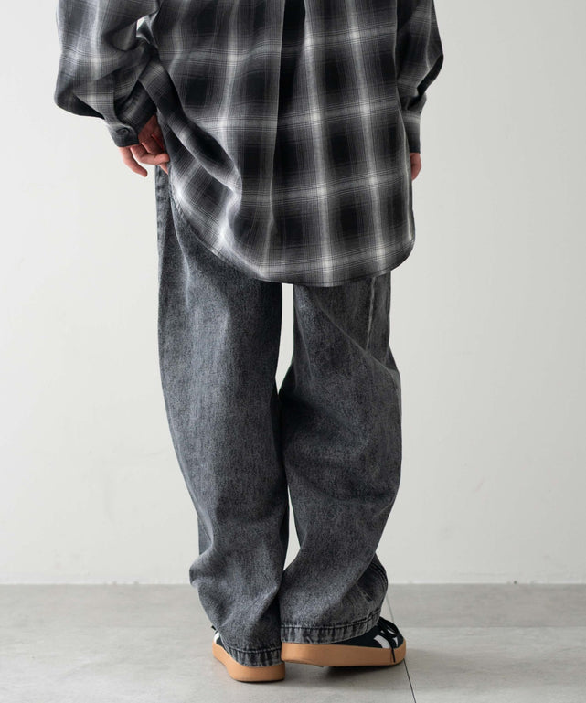 デニムブラックソノタ モデル：156cm M-160着用