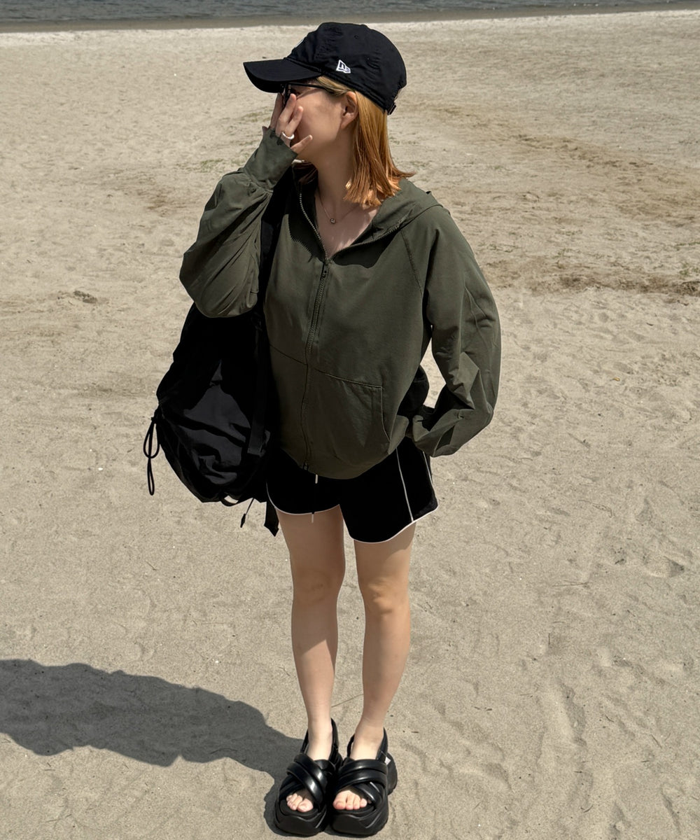 カーキ　モデル：155cm M着用