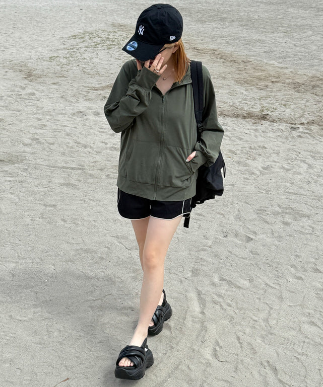 カーキ　モデル：155cm M着用